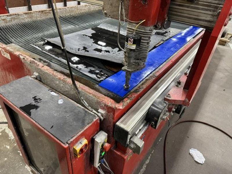 6.5′ x 13′ Omax Maxiem 2040 Waterjet, 2011 – 50,000 PSI