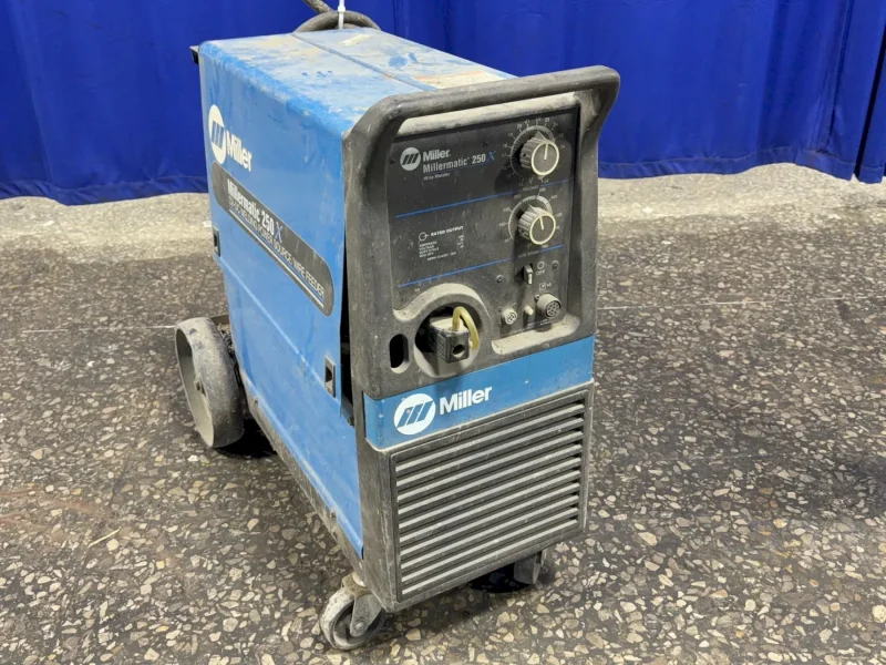 MILLER 200 AMP WELDER   -  MILLERMATIC 250