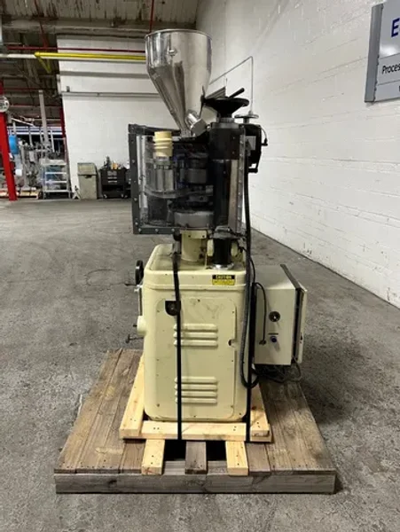 MANESTY 16 STATIONS 16 STATION BETAPRESS TABLET PRESS