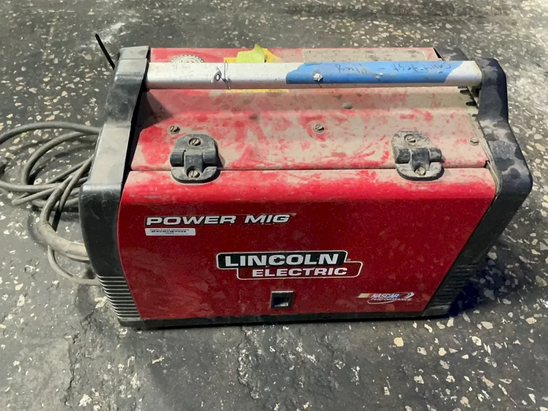 LINCOLN ELECTRIC 90-140 A WELDER  -  POWER MIG 140C