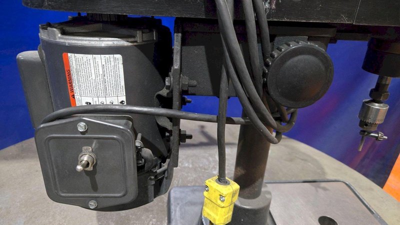 HAMILTON TOOL CO VARIMATIC VARIABLE SPEED DRILL PRESS 1/4 HP115/208V USED