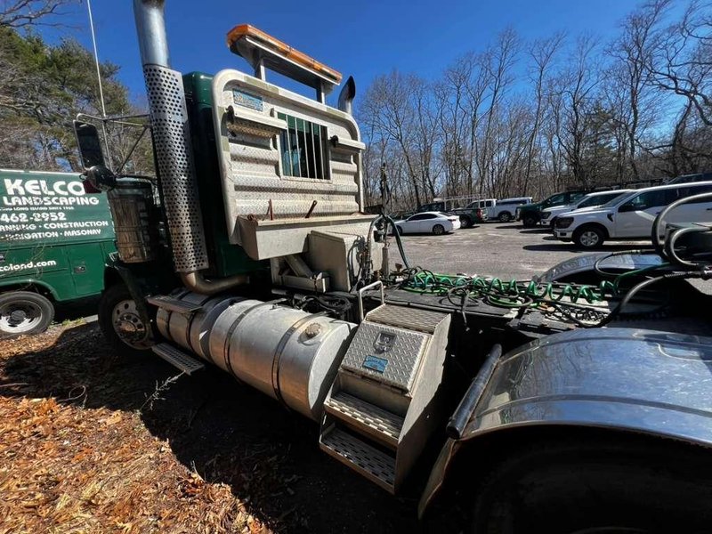 Kenworth T800 Dump Truck, 2011 – Heavy-Duty Tandem Axle