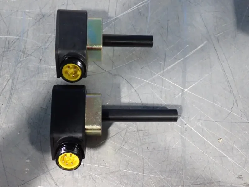 NAMCO CONTROLS 3000 PSI MISC. CYLINDICATOR PROXIMITY SENSORS  -  EE210-38760 / EE210-37880