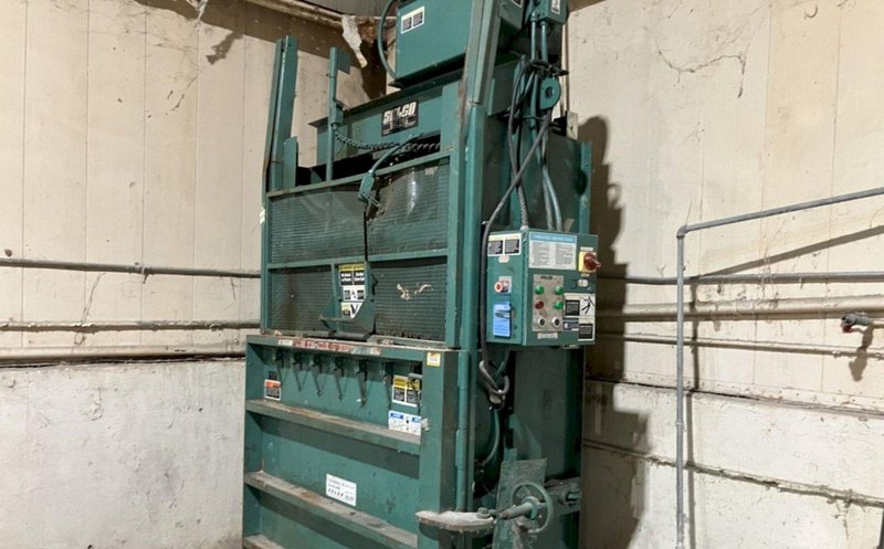 SELCO MODEL V5-HD VERTICAL HYDRAULIC BALER: YOBRO #24583