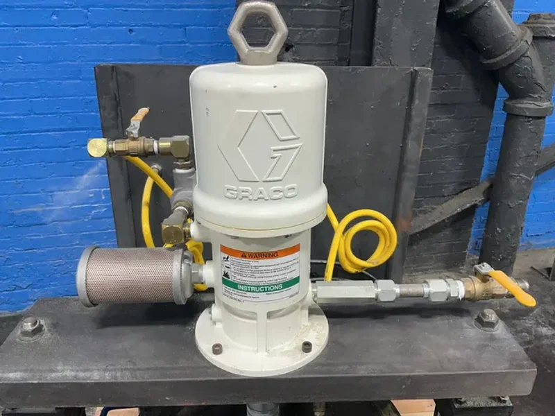 GRACO AIR POWERED GREASE PUMP  -  FIRE-BALL 425