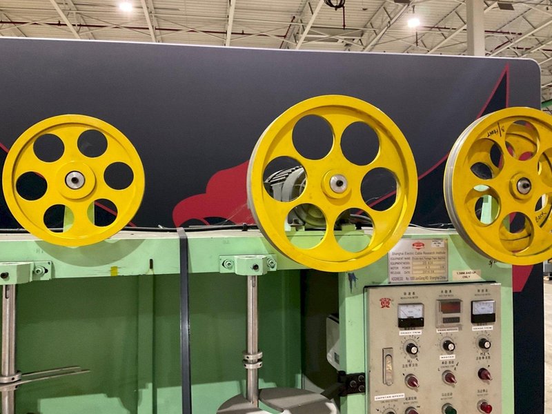 SHANGHAI CABLE RESEARCH INSTITUTE DOUBLE-DECK PACKAGE PAPER MACHINE USED