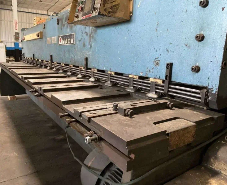 Amada M-4045 Power Squaring Shear