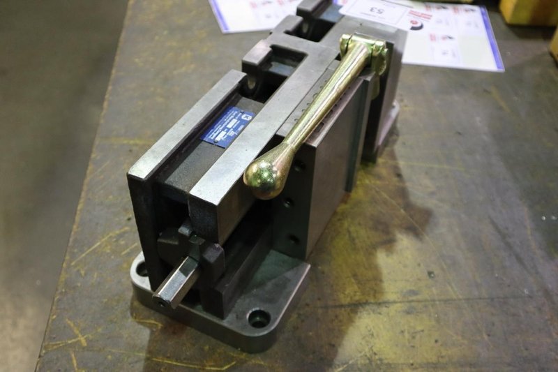 Kurt 3600V 6" machine Vise, Mounted Horizontally Onto Plate, Steel Jaws, Handle- Auction Item