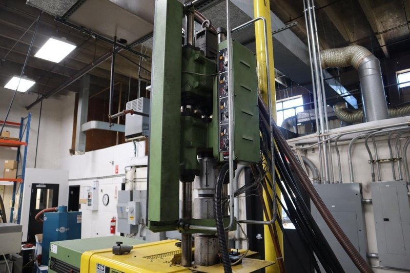 Arburg Allrounder Model 305-210-700 Hydraulic Plastic Injection Molding Machine with 1/2 ton Jib Crane and Electric Hoist- Auction Item