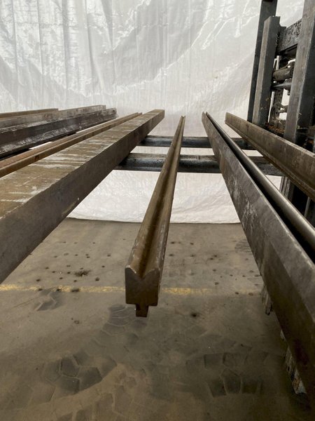 8&#039;6&quot;(104&quot;) PRESS BRAKE BOTTOM 90 DEGREE FEMALE V DIE. STOCK # 0634521