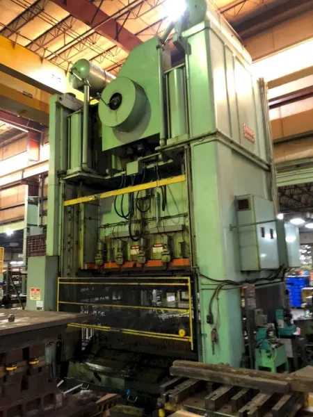 NIAGARA 880 TON SSDC PRESS, S/N P53454, STOCK# 14124J