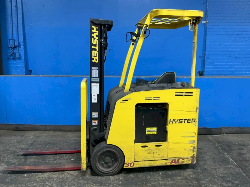 HYSTER 2850 LBS ELECTRIC STAND-UP FORKLIFT  -  E30HSD3-18