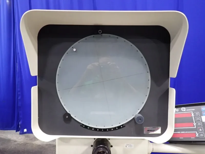 MICRO-VU OPTICAL COMPARATOR  -  SPECTRA / M1030432