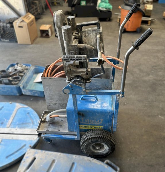 TYROLIT WSE1621 Wall Saw Complete w/ Motor, Blade Guard, Controller with Remote, Track and TYROLIT WCU17P (WCE17 Kit For WSE 1621 Wire Saw)