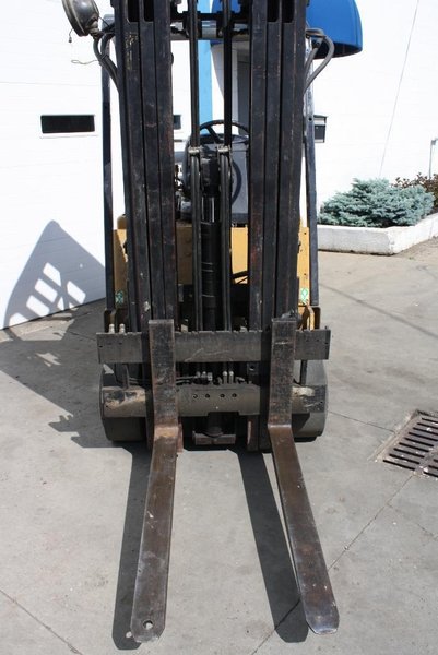 5,000 LB CATERPILLAR FORKLIFT: STOCK #64297