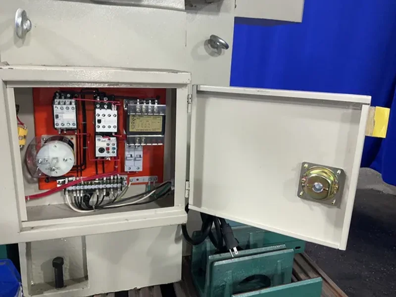 Grizzly 8” X 16” Surface Grinder - G3104