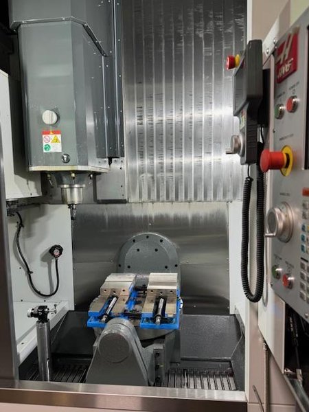 Haas UMC-750 5-Axis VMC, 2022 – 30” Travels, 15K Spindle, 50+1 Tools, TSC &amp; Chip Conveyor (2)