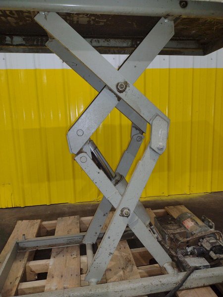 2,000 LBS X 24" X 48" AMERICAN MODEL #P36-020 HYDRAULIC SCISSOR LIFT TABLE, SINGLE PHASE 115V: STOCK #19784
