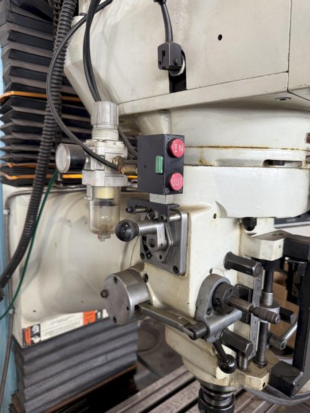 3 HP SWI TRAK DPM VERTICAL BED MILL. STOCK # 1113224