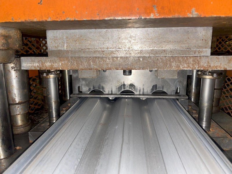 7 TON &amp; 3 TON AIRAM TRAVELING PUNCH &amp; CUTOFF PRESSES: STOCK #18420