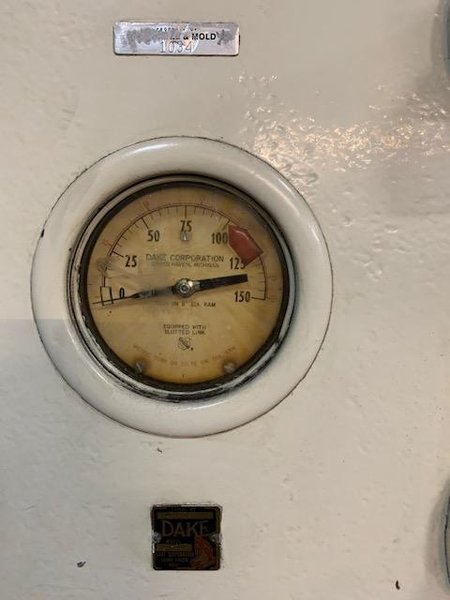 100 TON DAKE MODEL 918-527 HYDRAULIC SPOTTING PRESS. STOCK # 1261122