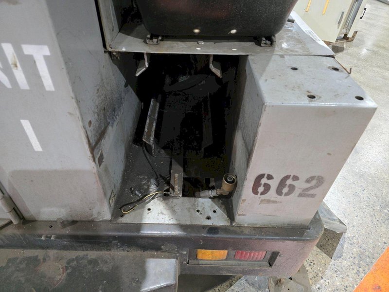 CLARKE 505-230 LP FLOOR SCRUBBER USED SLIGHT DAMAGE