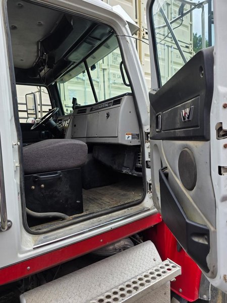 Western Star 4700 Dump Truck, 2016 – Detroit Diesel, Heavy-Duty Class 8 Vocational Dump w/ Steel Dump Body