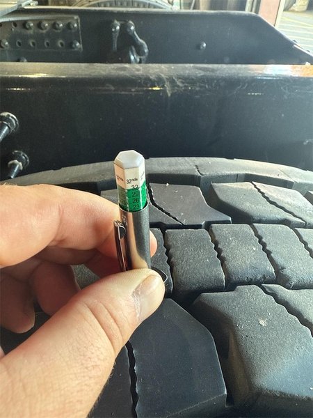 VOLVO VNL64T780 - Trucks