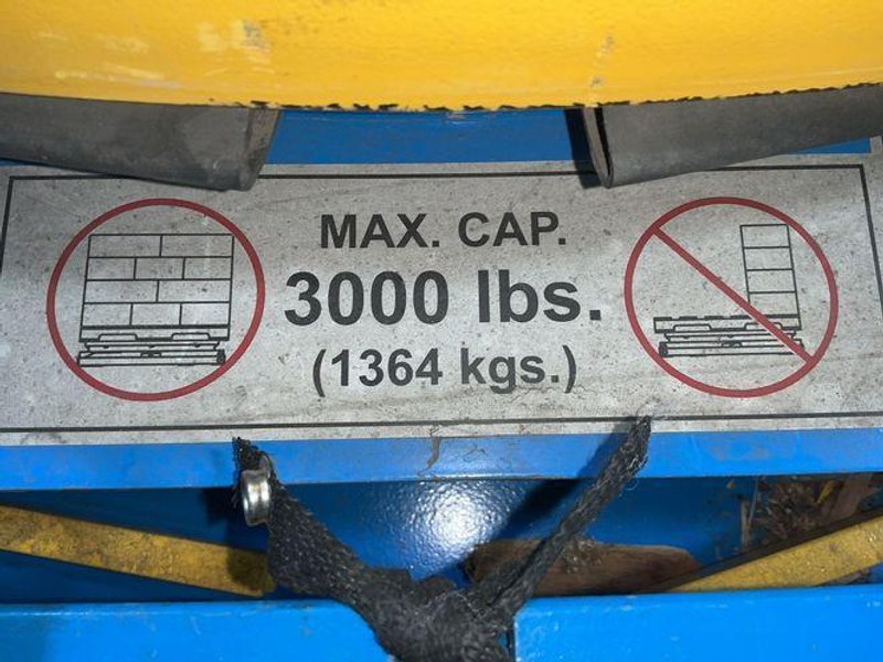 3,000 LBS PALLET LIFTER