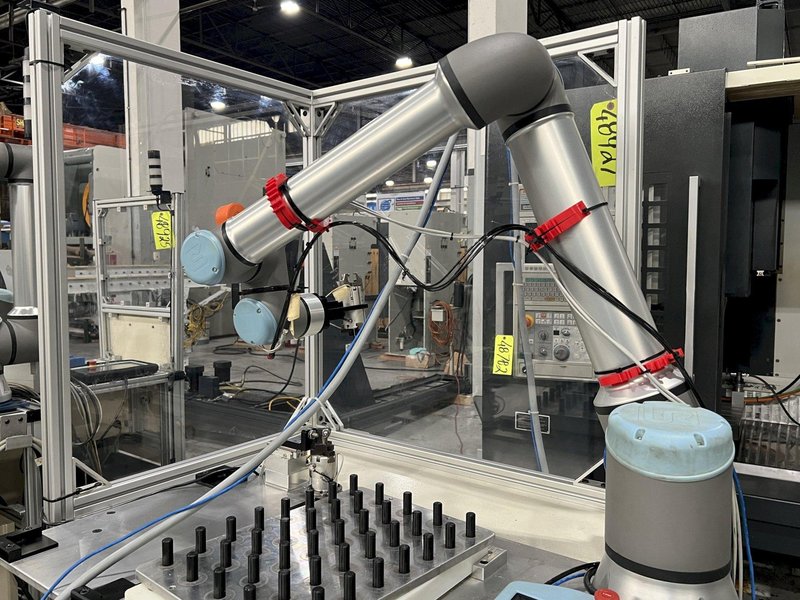 Universal Robots UR10e Cobot With Parts loading base/station. New-2021