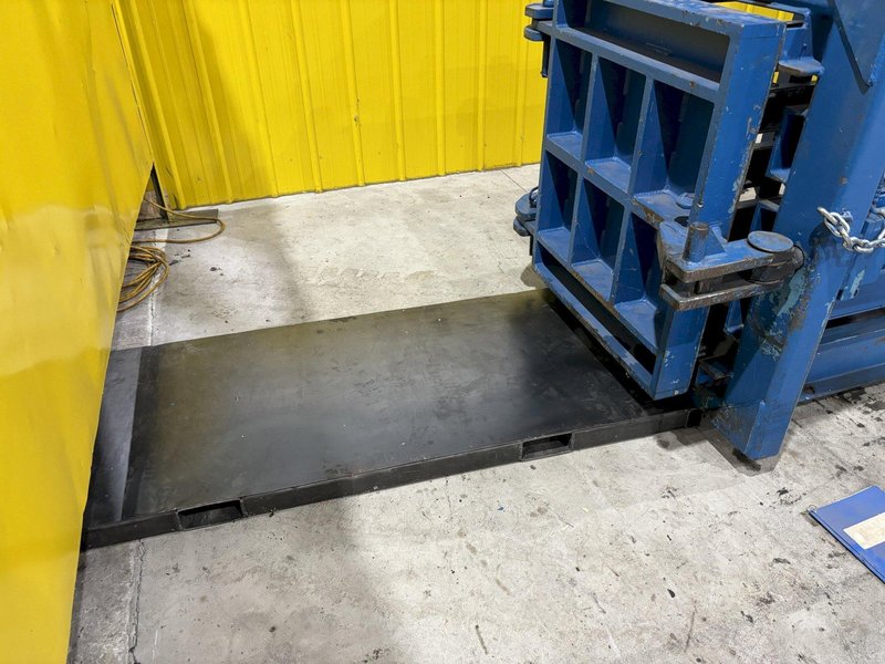 30&quot; X 72&quot; INTERNATIONAL MODEL #1272-HD HORIZONTAL HYDRAULIC CLOSED DOOR BALER: STOCK #21346