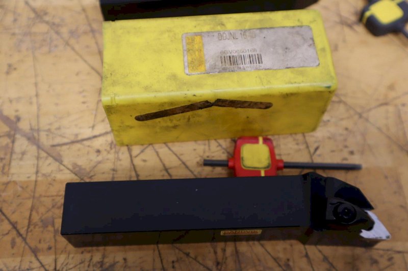 Kennametal/Sandvik 1" Inserted Facing Turning Tool Holders (7pcs) **New In Packs**- Auction Item