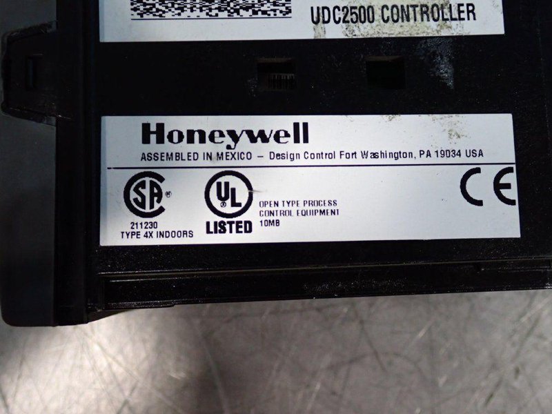 HONEYWELL UDC2500 CONTROLLER   -  DC2500-EE-1A00-Z10-00000-00-0