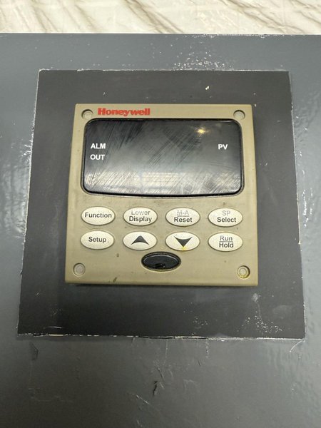 INDUSTRIAL OVEN W/ HONEYWELL CONTROL. STOCK # 0235925.