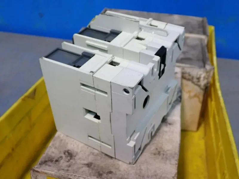 COOPER BUSSMAN 20 HP FUSIBLE SWITCHES  -  CFD30J3