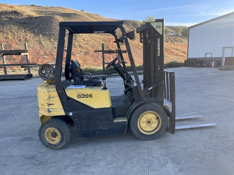 4,000 LBS DAEWOO PROPANE FORKLIFT: STOCK #75782