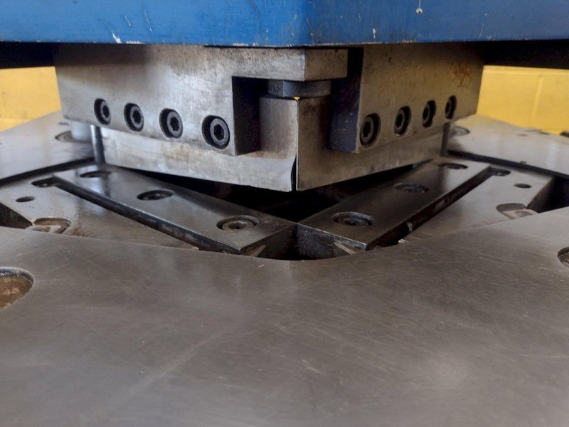 8&quot; x 8&quot; DURMA HYDRAULIC NOTCHER: STOCK 16438