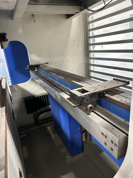 73 ton x 6.5′ Trumpf 3066 CNC Press Brake, 2006-4 axis back gauge