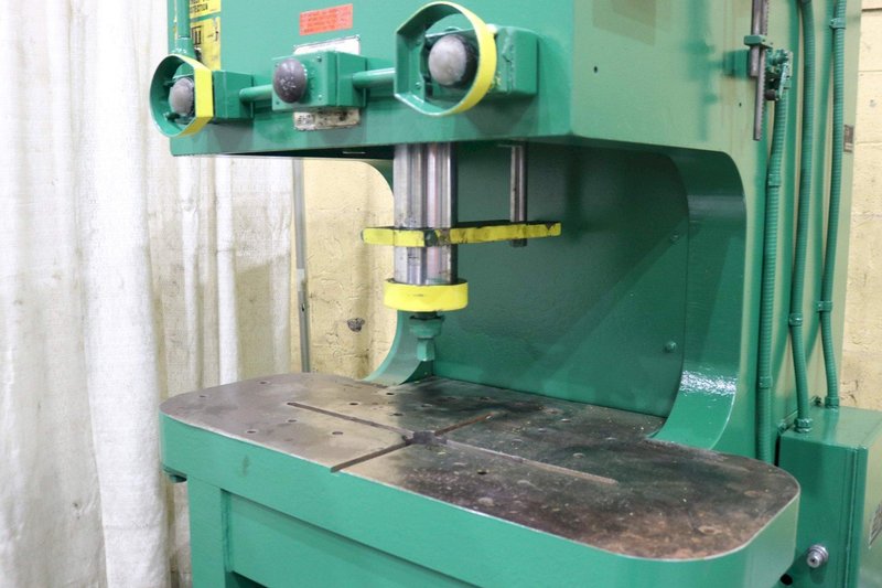 118 TON HMI HYDRAULIC PRESS: STOCK #72624