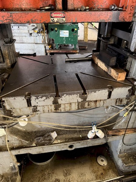 200 TON MINSTER P2-200-48 PIECE MAKER STRAIGHT SIDE HIGH SPEED PRESS. STOCK #0432526