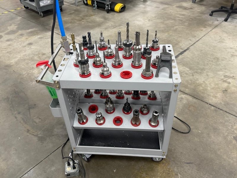 Okuma Genos M560-V VMC, 2013 – TSC, Probe, Rotary Table