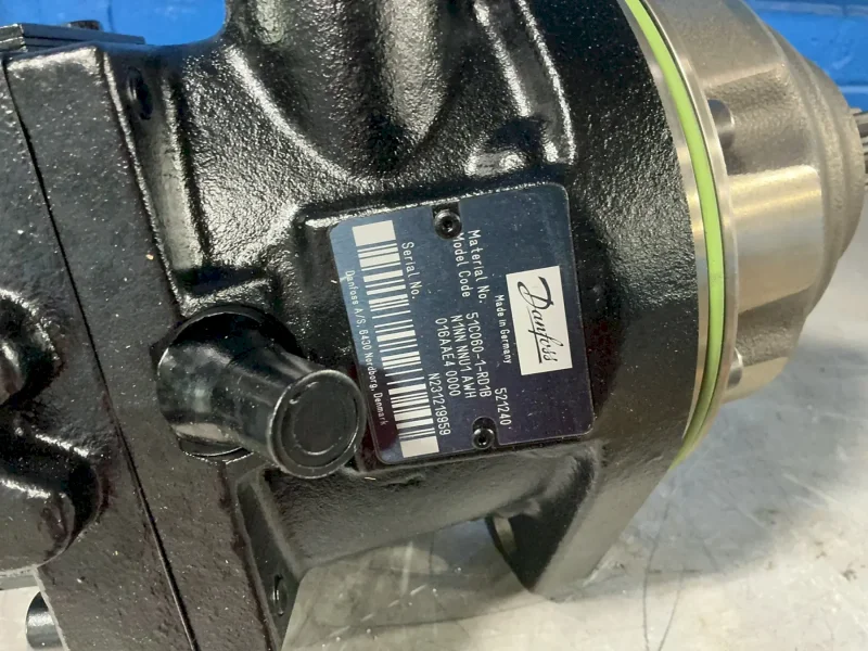 DANFOSS MOTOR TRACK DRIVE  -  51C060-1-RD1B