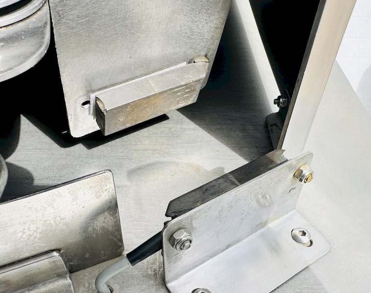 Urschel Laboratories Inc.  |  10 Station Semi-Automatic Rotating Onion Slicer