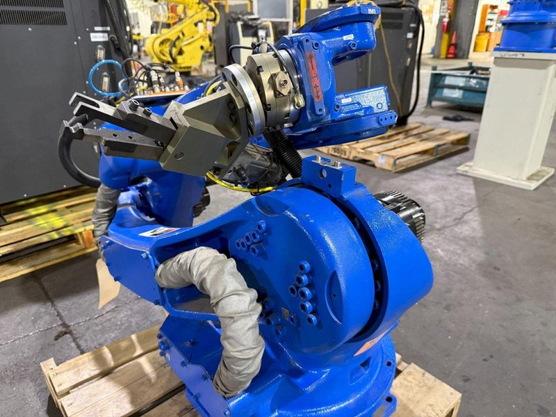 YASKAWA MOTOMAN-MH24 w/ DX200 Controller USED **Missing Teach Pendant**