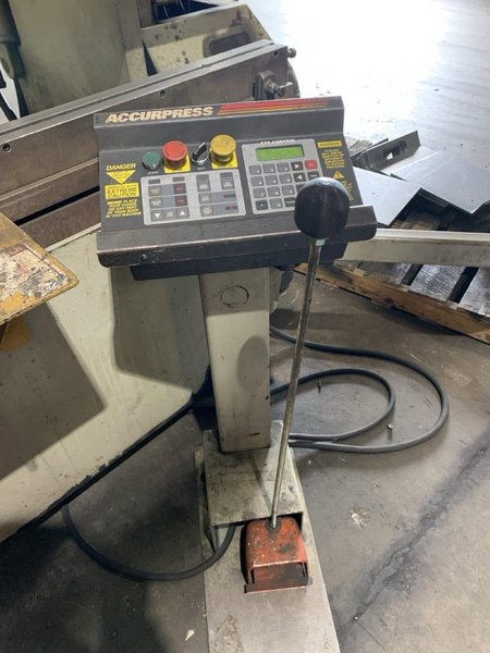 130 Ton x 8′ Accurpress 71308 Hydraulic Press Brake, 1999