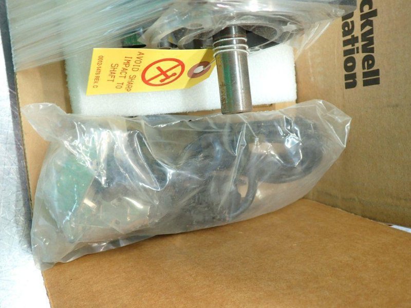 ALLEN BRADLEY MP-SERIES KINETIX SERVO MOTOR  -  MPL-B320P-HK24AA