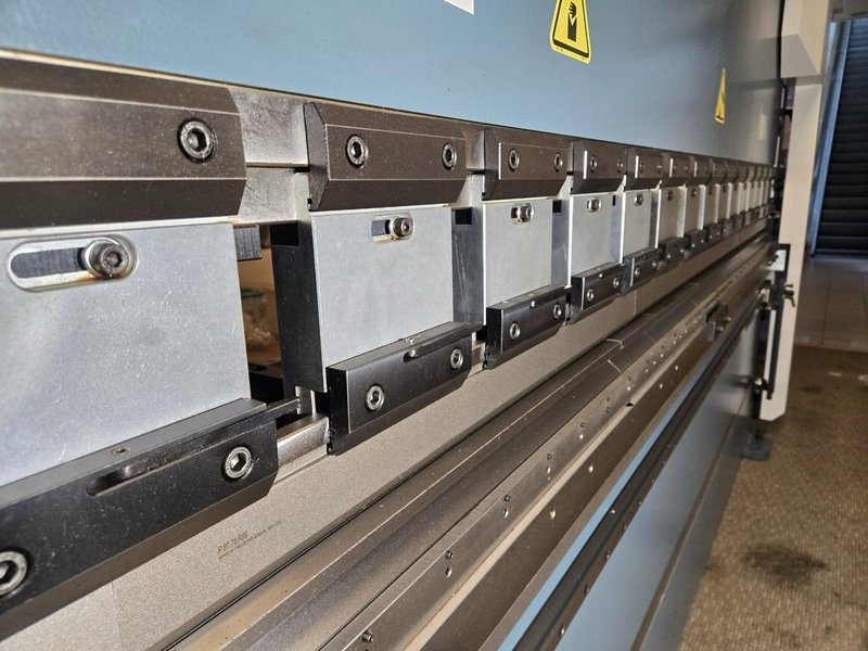 110 Ton x 10′ Durma AD-S 30100 Hydraulic Press Brake, 2022 – 4 Axis Backgauge