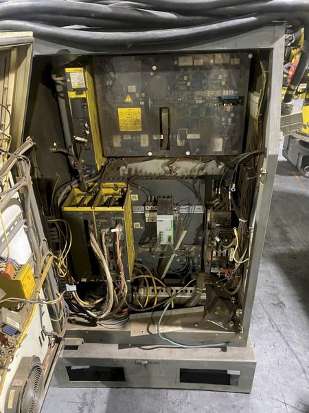 FANUC – R-2000i/165F w/ R-J3iB Controls PARTS ONLY