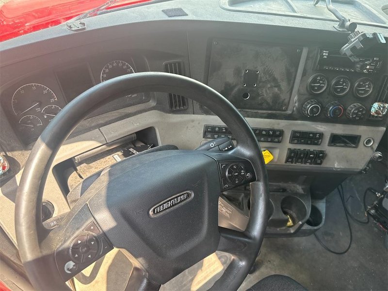 2020 Freightliner Cascadia 126 LC1675