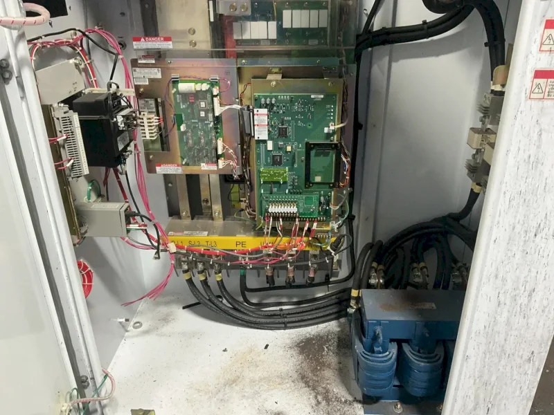 ALLEN-BRADLEY 1336 PLUS II SENSORLESS VECTOR VARIABLE FREQUENCY DRIVE  -  1336F-BP300-AN-EN909-L6-NCM-MX909